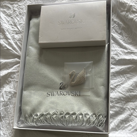 Swarovski White and Silver Scarf with Crystal Brooch and Evil Eye Compact. - Picture 4 of 5